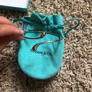 Elsa peretti elongated tear drop bangle